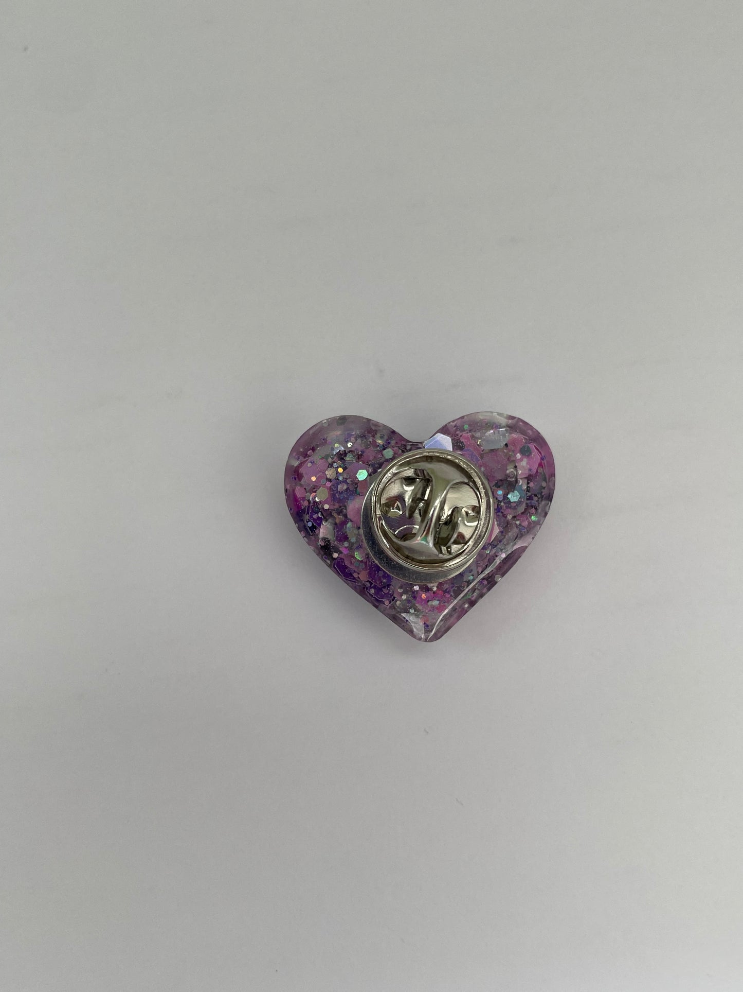 Pin’s cœur violet