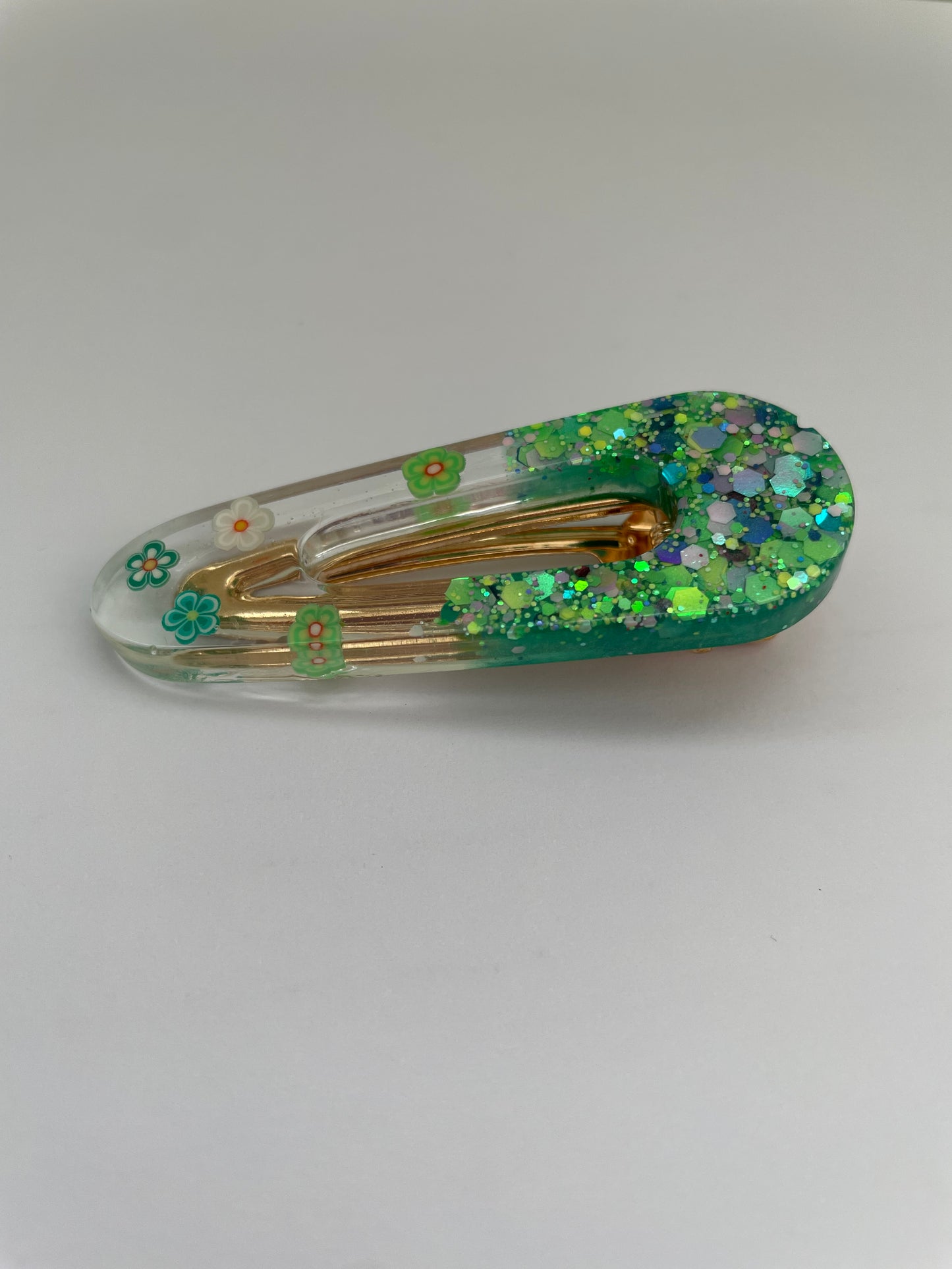 Barrette verte et fleurs