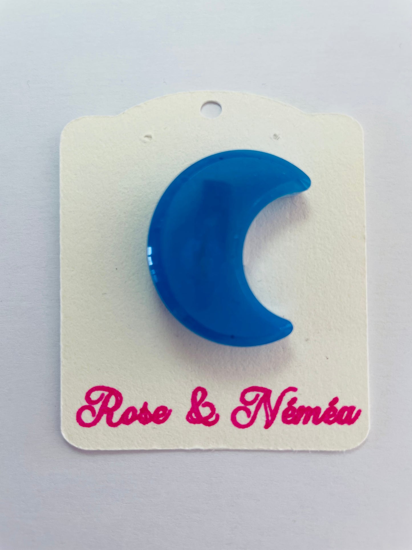 Broche lune bleue électrique