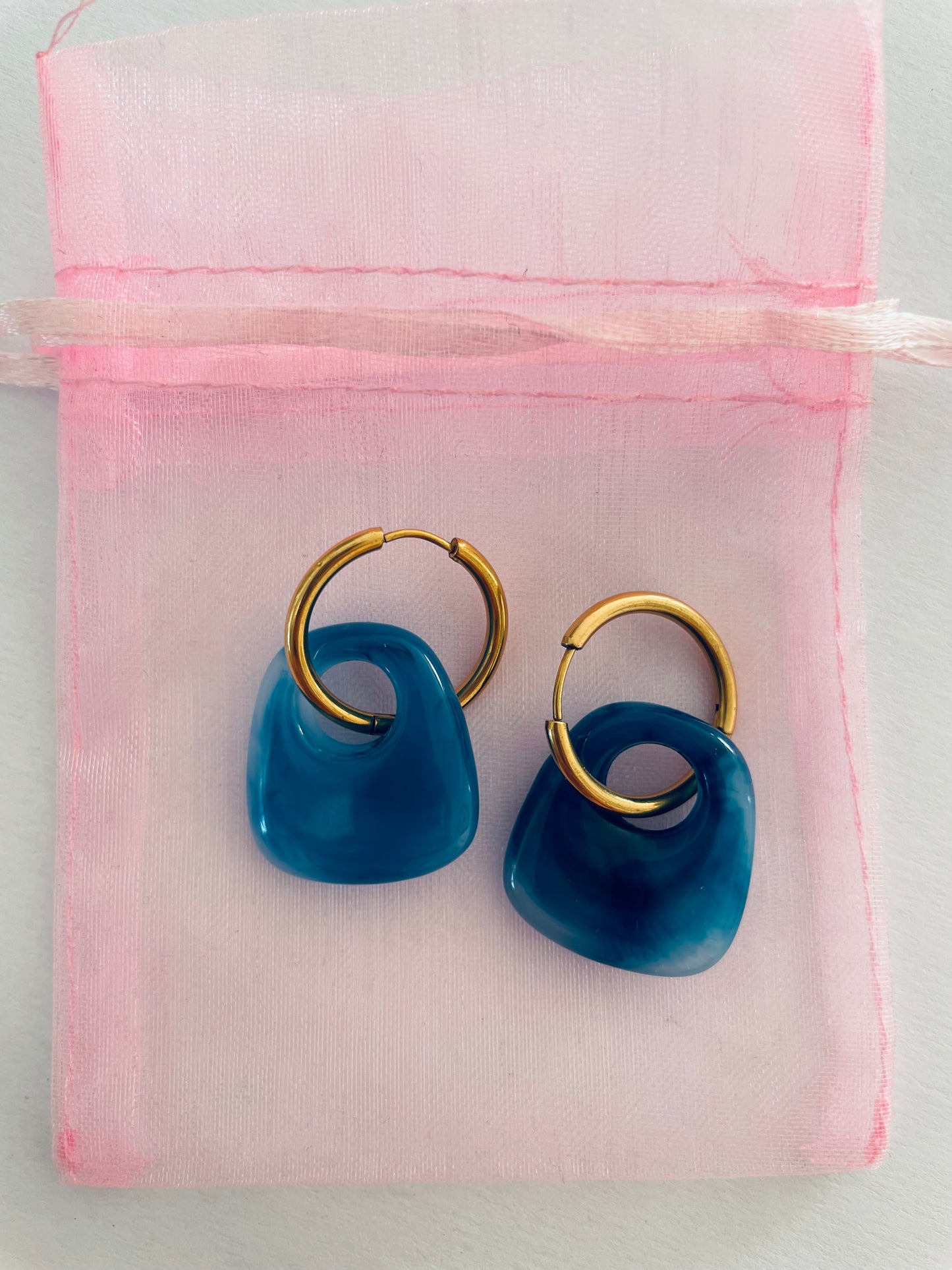 Boucles d’oreilles créoles en acier inoxydable avec pendentifs