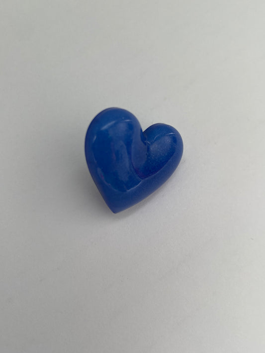 Pin’s cœur bleu clair irisé
