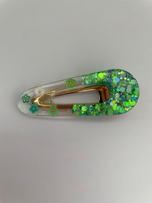 Barrette verte et fleurs