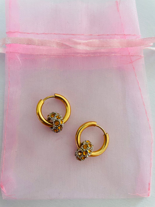 Boucles d’oreilles créoles en acier inoxydable avec pendentifs